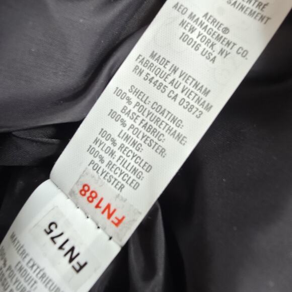 OFFLINE by Aerie Puffer Vest Womens Medium Black Quilted Glossy Zip Pockets - Picture 3 of 6